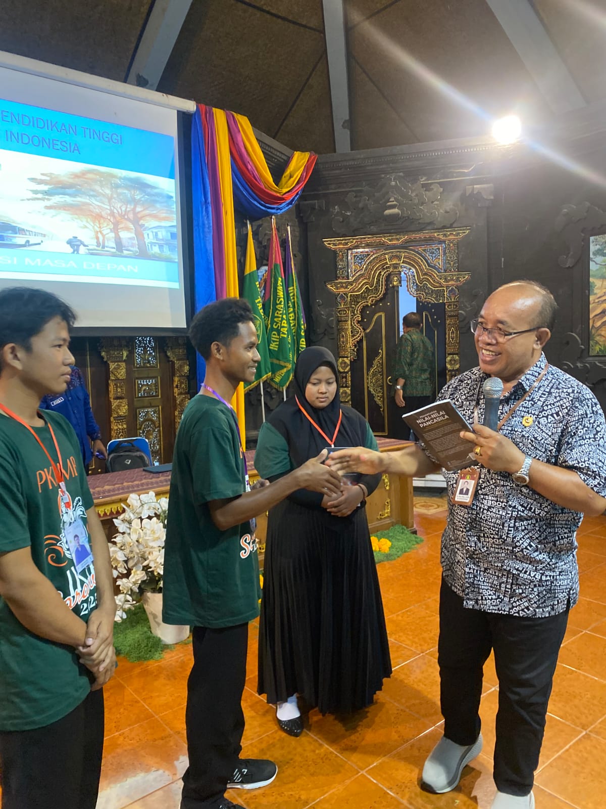 Pembukaan dan pelaksanaan PKKMB IKIP Saraswati selama 3 hari 
