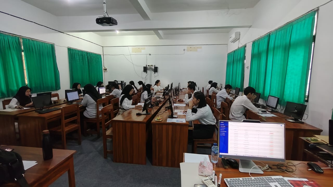 Pelaksanaan Ujian Tertulis Berbasis Komputer (UTBK) PPG IKIP Saraswati